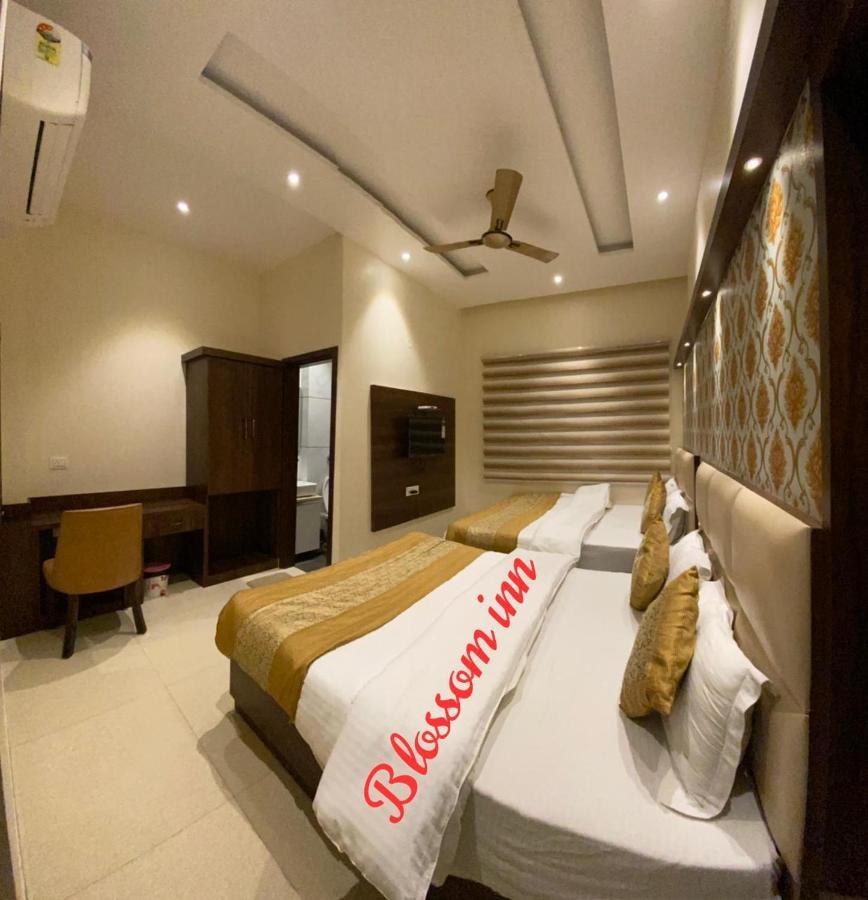 Hotel Blossom Inn Амритсар Екстериор снимка