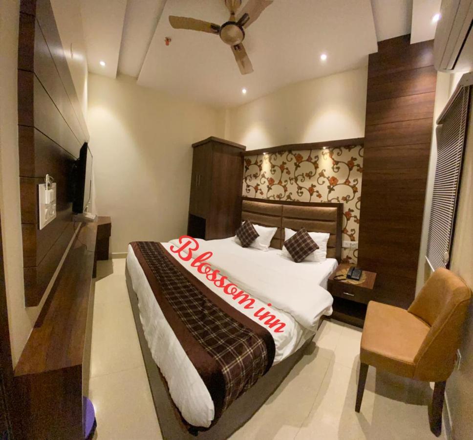 Hotel Blossom Inn Амритсар Екстериор снимка