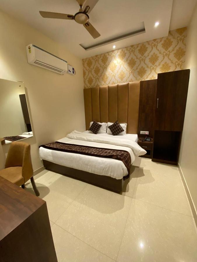 Hotel Blossom Inn Амритсар Екстериор снимка