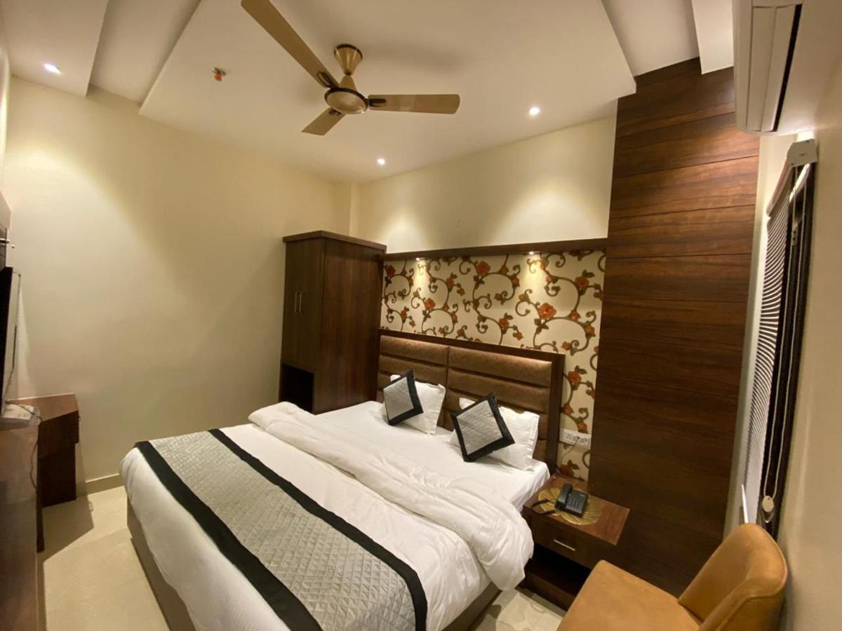 Hotel Blossom Inn Амритсар Екстериор снимка