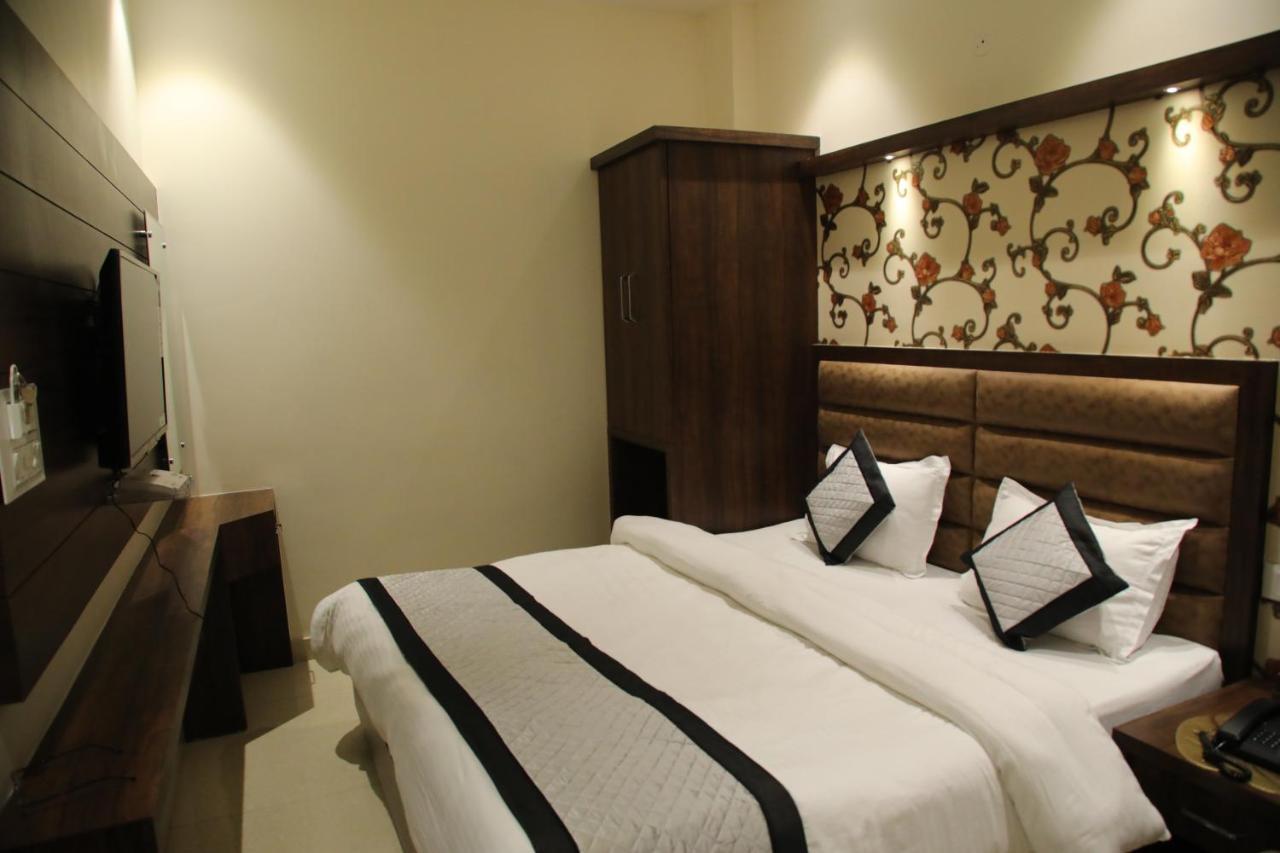 Hotel Blossom Inn Амритсар Екстериор снимка