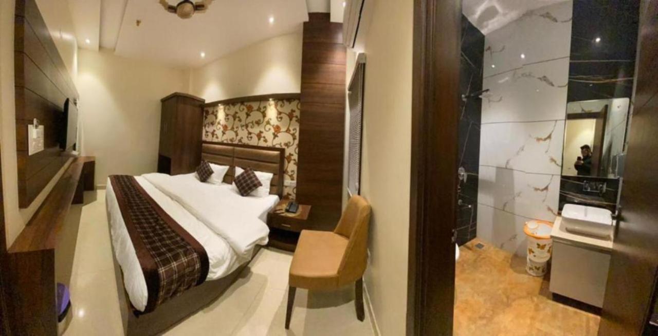 Hotel Blossom Inn Амритсар Екстериор снимка