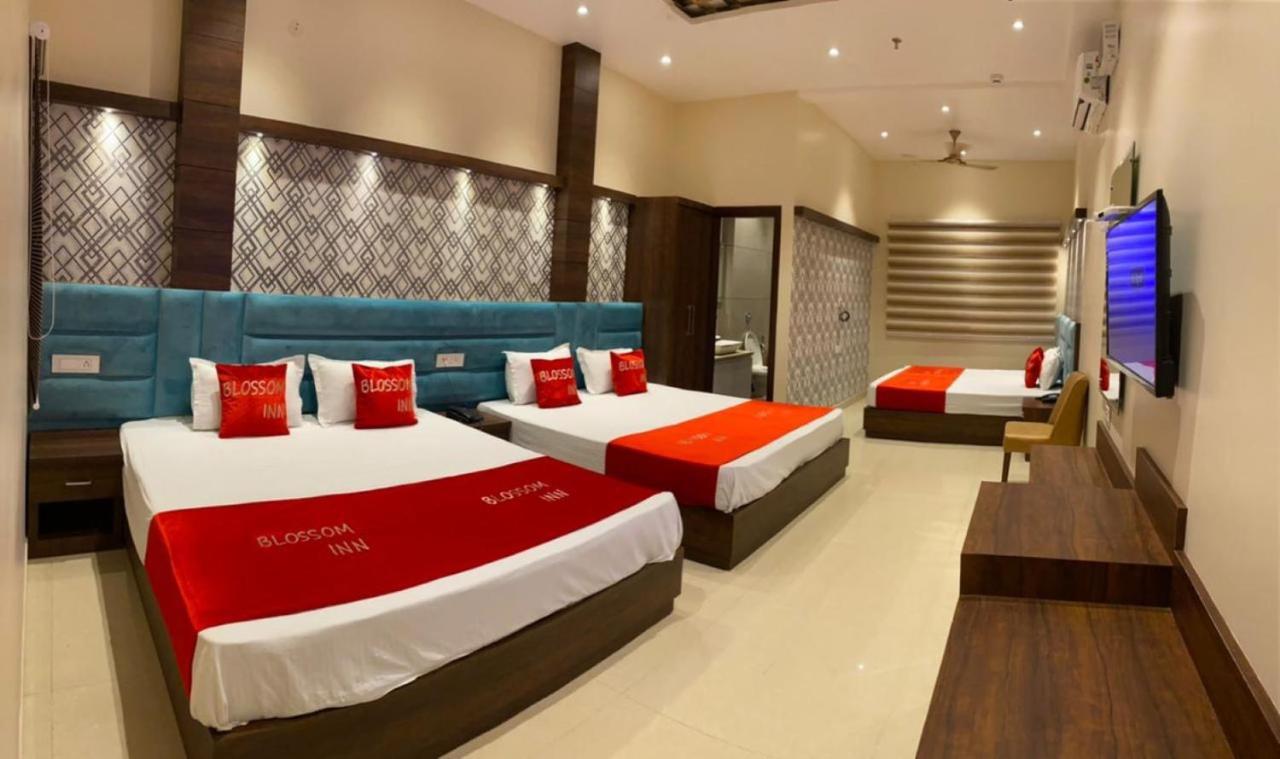 Hotel Blossom Inn Амритсар Екстериор снимка