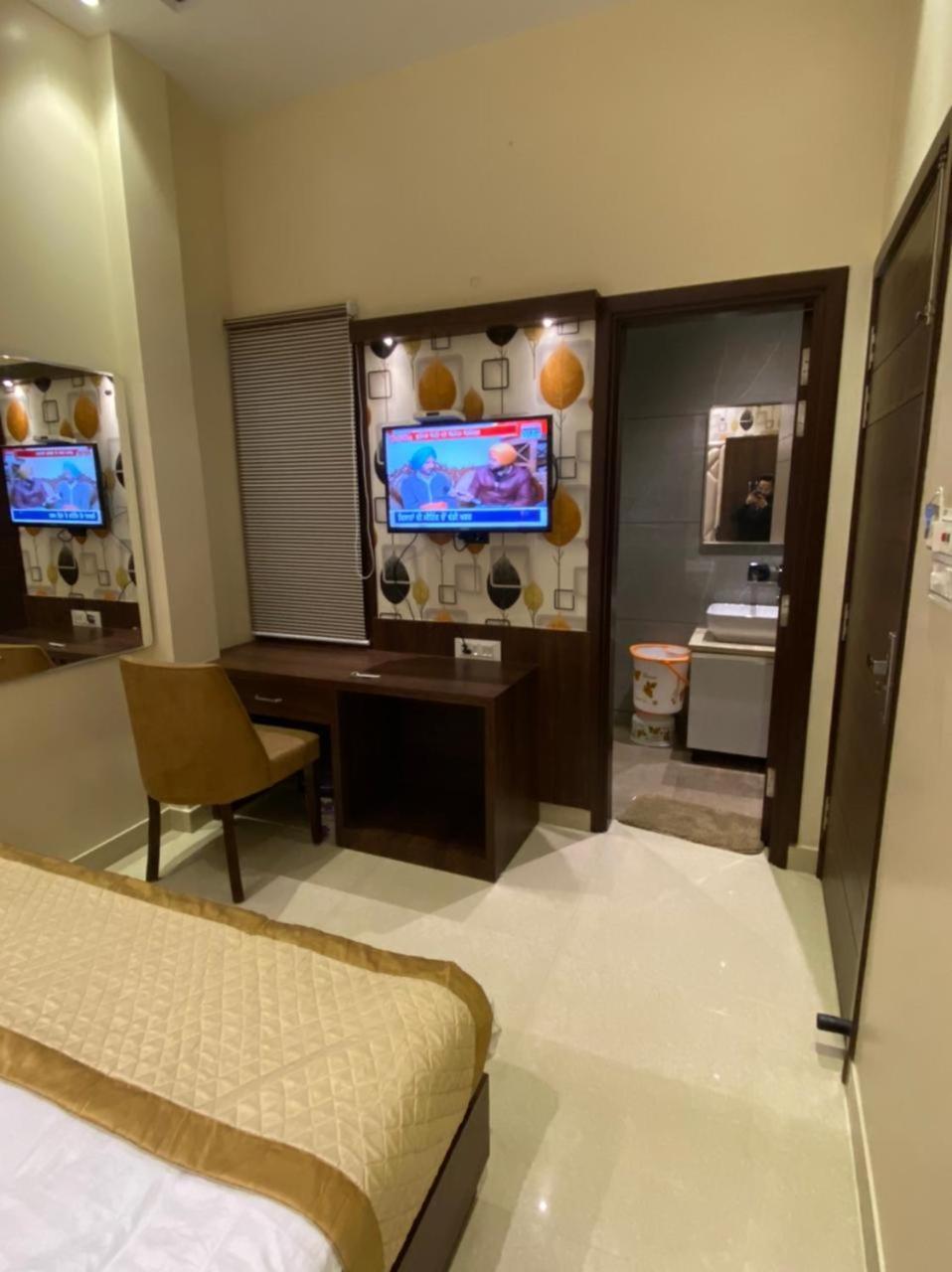 Hotel Blossom Inn Амритсар Екстериор снимка