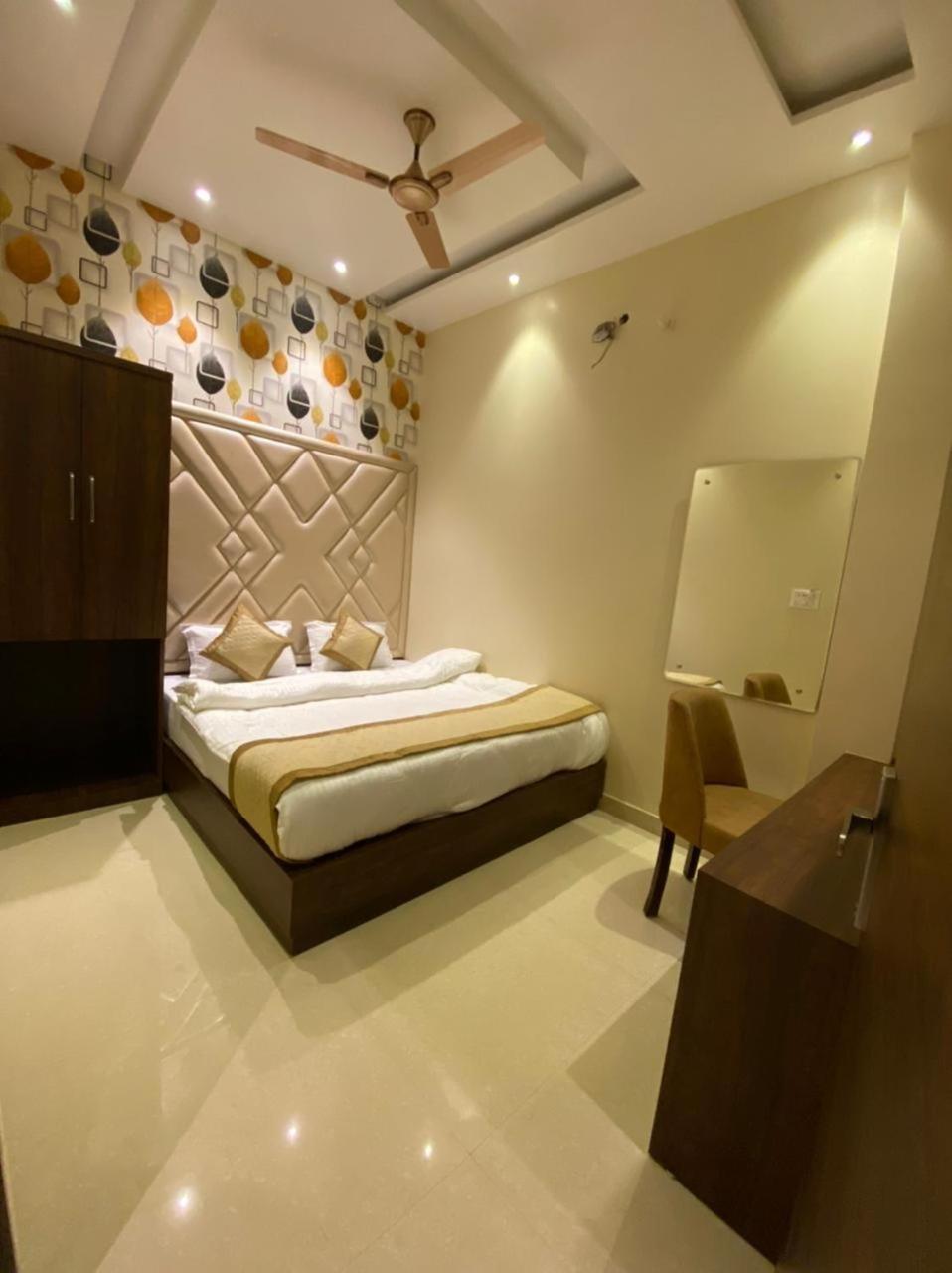 Hotel Blossom Inn Амритсар Екстериор снимка