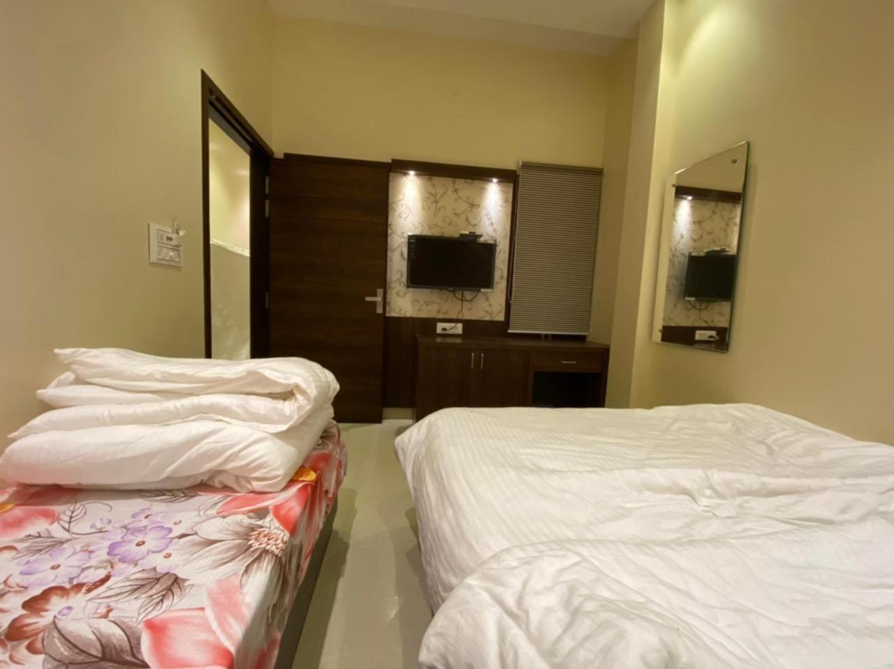 Hotel Blossom Inn Амритсар Екстериор снимка