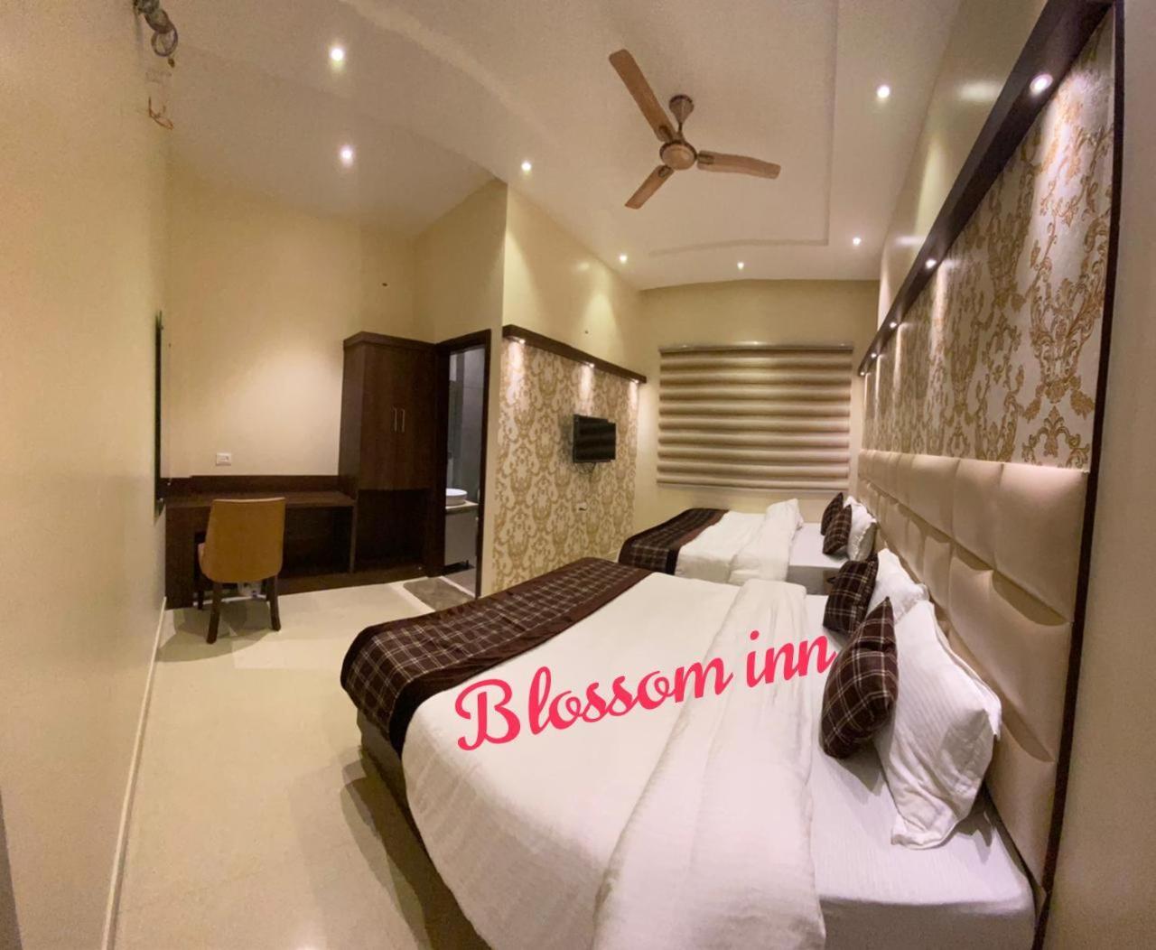 Hotel Blossom Inn Амритсар Екстериор снимка