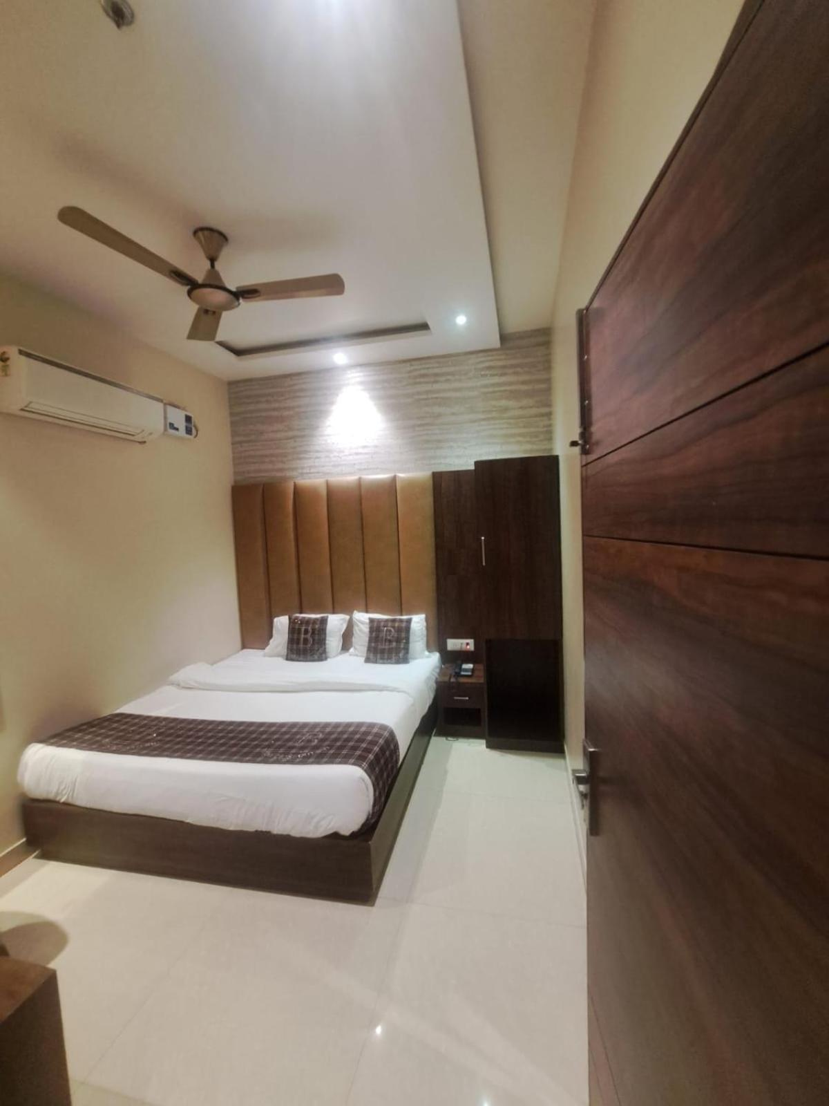 Hotel Blossom Inn Амритсар Екстериор снимка