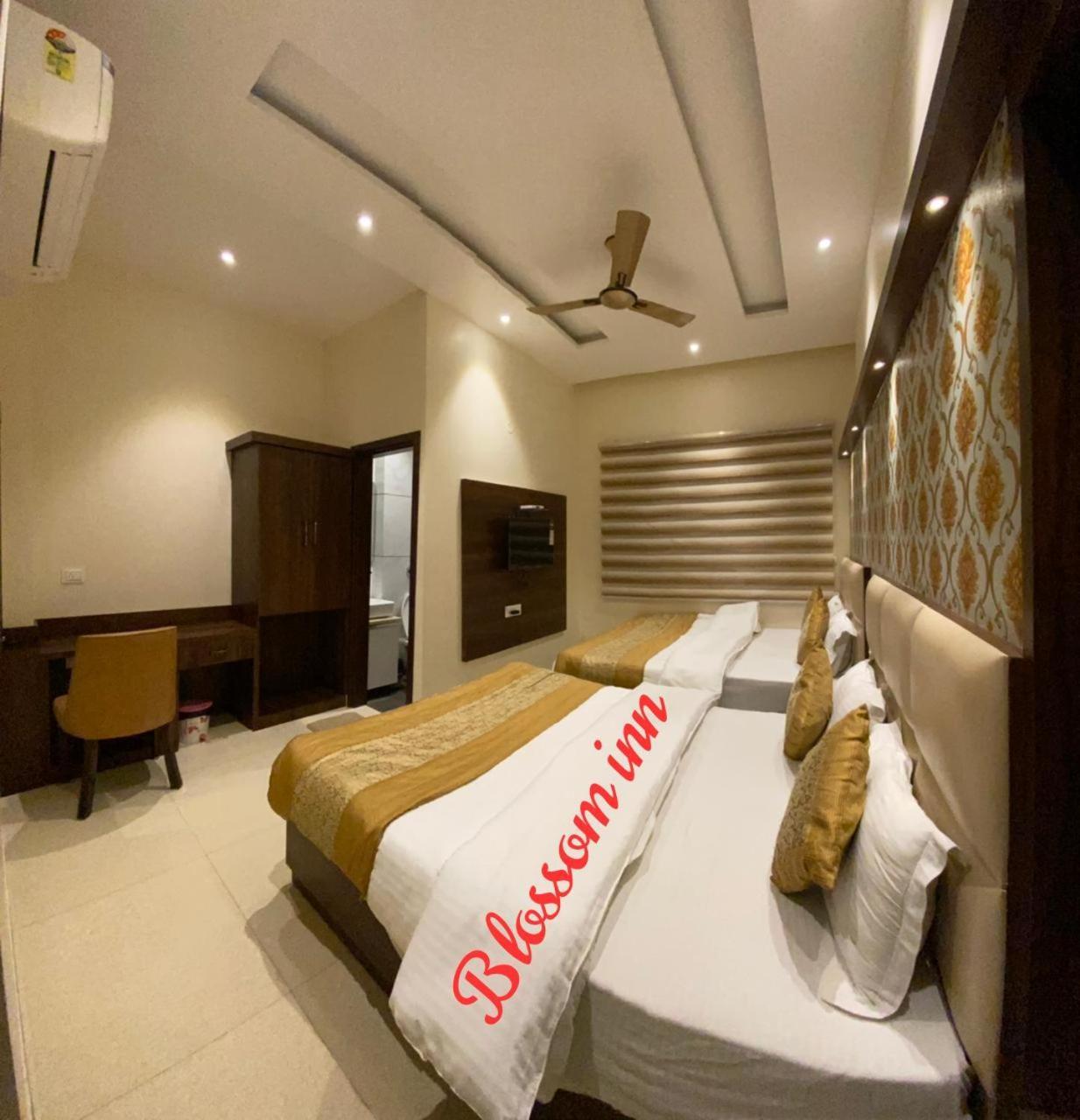 Hotel Blossom Inn Амритсар Екстериор снимка