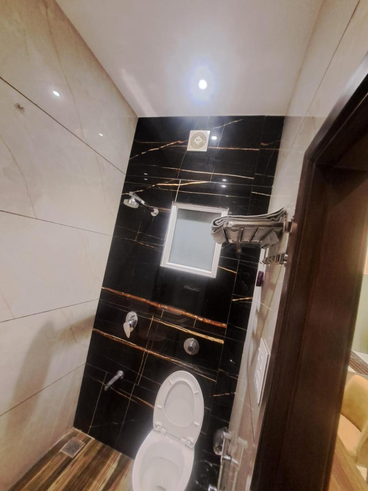 Hotel Blossom Inn Амритсар Екстериор снимка